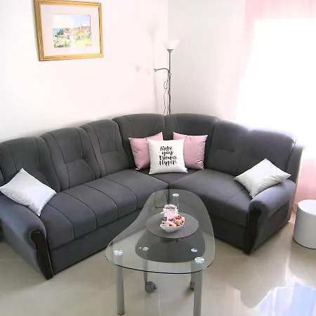 Apartment Ante *