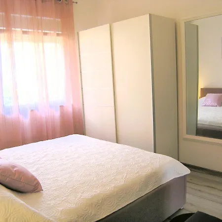 Ante Apartment *